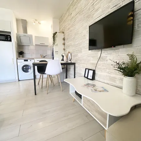 Recent Proche De La *