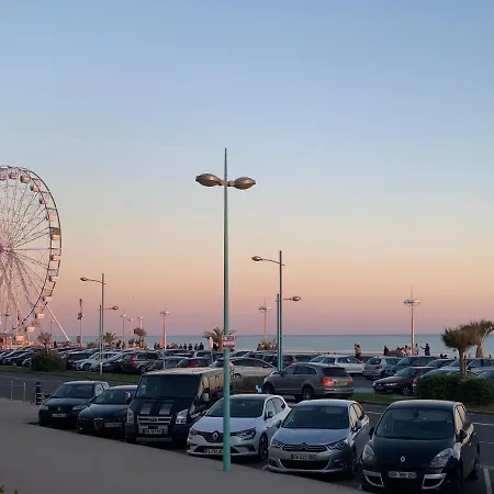 Récent Proche De La *